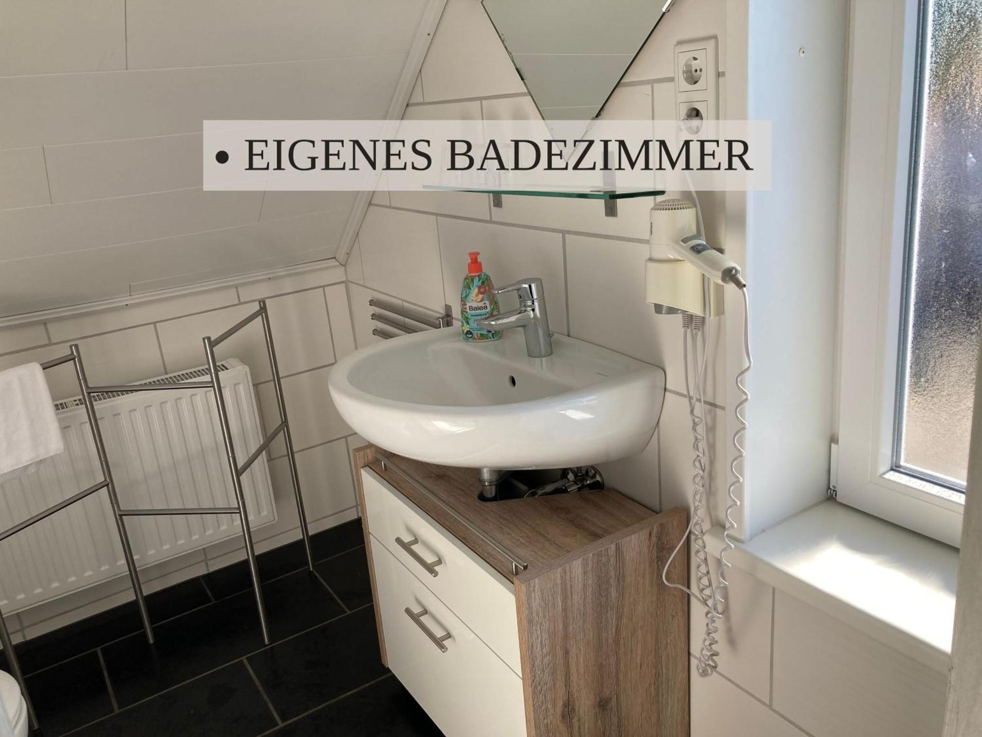 Haus Krabbe, Apartment 10, Naehe Bremerhaven, Fuer 1-2 Personen, 2 Schlafzimmer, Einzelbetten, Zweite Etage, Zentral Gelegen, Bis Zu 2 Hunden Kostenfrei Willkommen Wremen Dış mekan fotoğraf